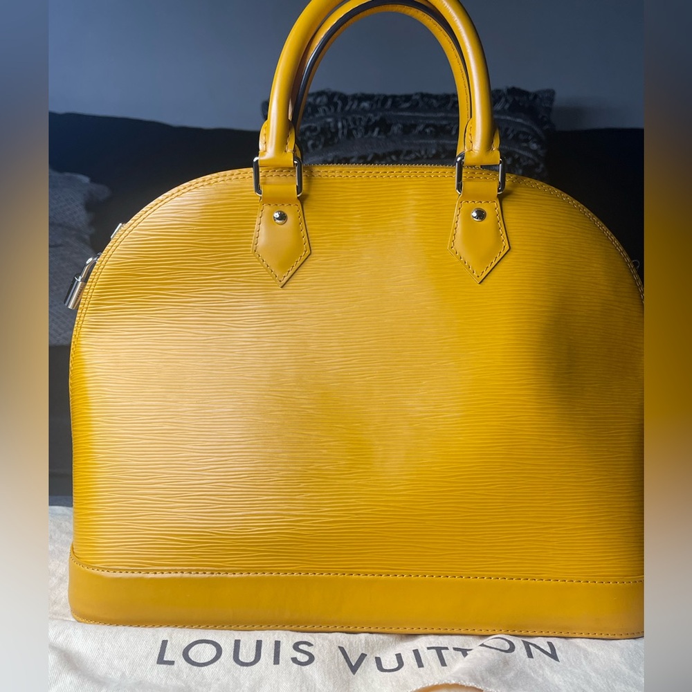 Authentic Louis Vuitton Epi Alma Jaune